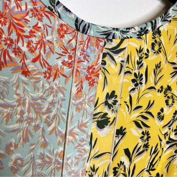 Cabi Golden Glow split hem blouse size medium - Picture 8 of 8